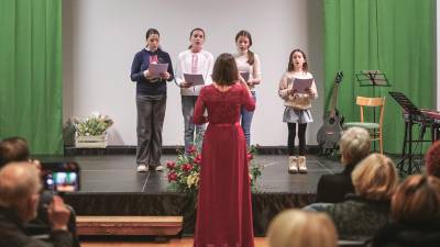 Pod vodstvom Mojce Cej so nastopili Briški slavčki in Briške Trcinke (TIBALDI)