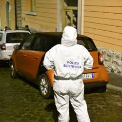 Preiskovalci pri Sv. Alojziju, kjer so našli truplo 73-letnika (FOTODAMJ@N)