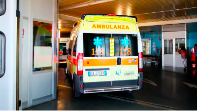 Kolesarja so z reševalnim vozilom prepeljali v katinarsko bolnišnico, fotograija je simbolična (ARHIV)