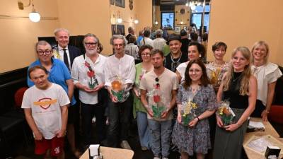 Ustvarjalna ekipa Sklada Mitja Čuk v kavarni San Marco v Trstu (FOTODAMJ@N)