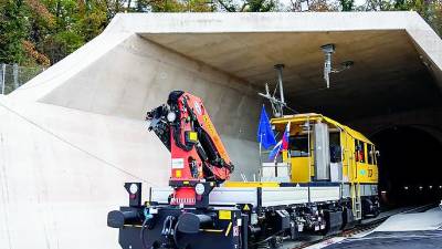 Odsek 2 Izgradnja petih predorov, dveh viaduktov in odprte trase se je zaključila pravočasno in v zastavljenih finančnih okvirih 2TDK