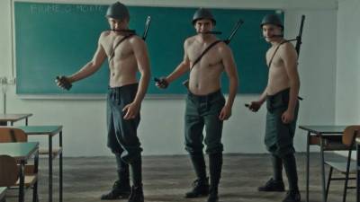 Za D'Annunzia na Reki nobenega kipa, raje ironični film