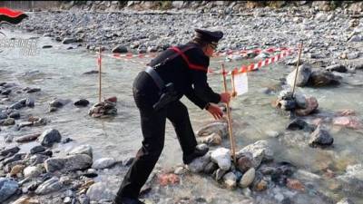 Neeksplodirano letalsko bombo so našli v reki Beli (KARABINJERJI)
