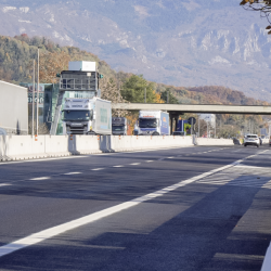 Mejni prehod med Štandrežem in Vrtojbo, kjer se začenja hitra cesta H4 (ARHIV)