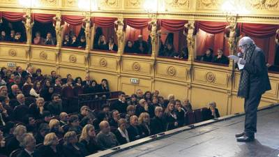 Boris Pahor je leta 2010 ob uprizoritvi Nekropole v italijanščini in slovenščini nagovoril razprodano Verdijevo gledališče (FOTODAMJ@N)