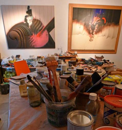 V pritličnih prostorih domače hiše je slikarjev atelje (FOTODAMJ@N)