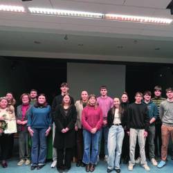 Nagrajenci in nagrajenke na slovesnosti s predstavniki Sklada Sergij Tončič in podporniki (SKLAD TONČIČ)