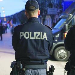 Policisti so mladega roparja odvedli v zavod za prestajanje kazni za mladoletne