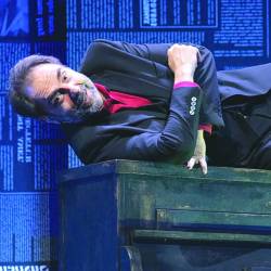 Pevec in igralec Neri Marcorè je znal združiti spoštovanje do Gaberjeve zapuščine s svojim osebnim slogom