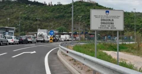 Slovenska vlada podaljšuje nadzor na meji s Hrvaško in...