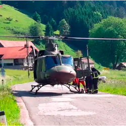 Reševalni helikopter, fotografija je simbolična (ARHIV)