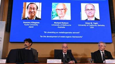 Razglasitev letošnjih Nobelovih nagrajencev za kemijo v Stockholmu (ANSA)