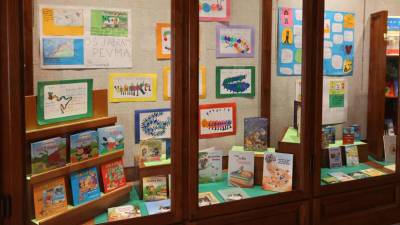 Izložbe Katoliške knjigarne so otroci okrasili z risbami in plakati (BUMBACA)