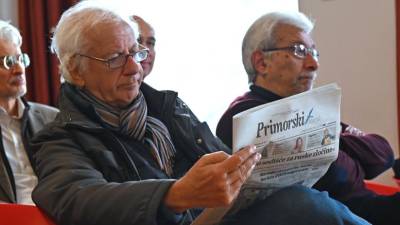 Predsednik novinarskega sindikata Carlo Muscatello z »novim« dnevnikom (FOTODAMJ@N)