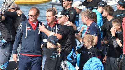 Gašper Vinčec s predsednikom SVBG Mitjo Gialuzem in Deanom Bassijem, odgovornim za mednarodne odnose pri Barcolani