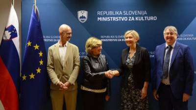 Udeleženci srečanja z ministrico Ignacijo Fridl Jarc