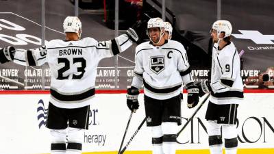 Soigralci so proslavili dosežek Anžeta Kopitarja (FB LA KINGS)