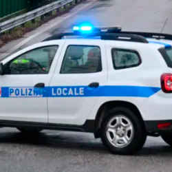 Lokalni policisti so Cesto za Bazovico zaprli za promet, fotografija je simbolična (ARHIV)