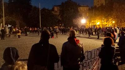 Protestniki so okrog 16.30 prišli v Spominski park (C.F.)