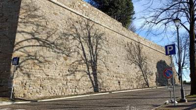 Prenovljeno grajsko obzidje (COST)