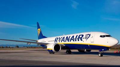 Letalo Ryanair na ronškem letališču