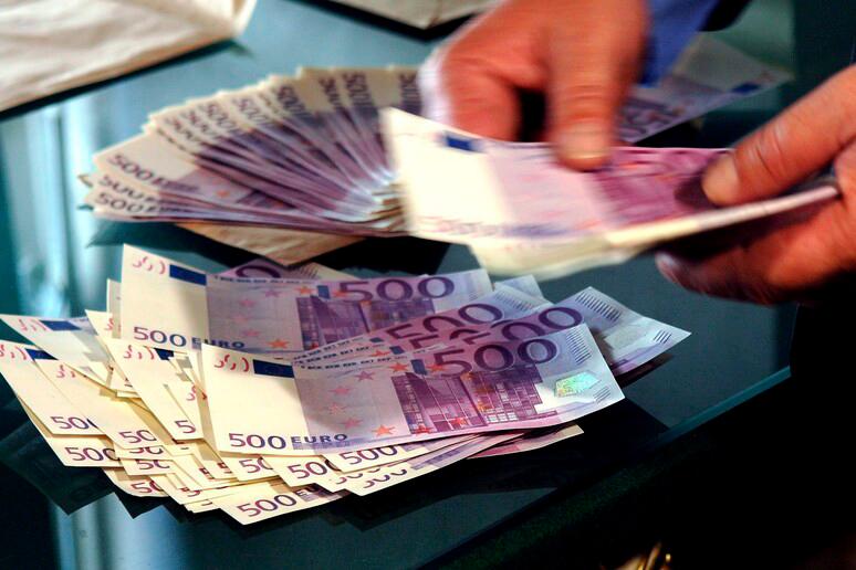 Po Sloveniji več primerov unovčenih ponarejenih bankovcev