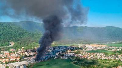 Požar v kočevski kemični tovarni Melamin (ROBERT LATIN/FACEBOOK)
