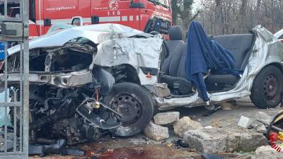 Razrezan avto (GASILCI)