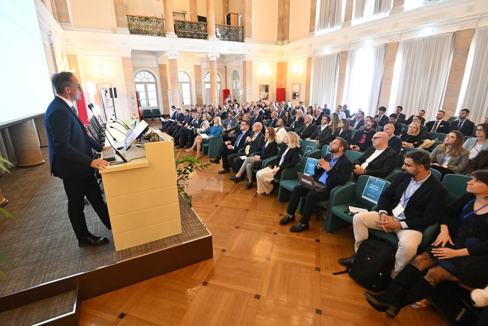 Kako ustvariti perspektive za mlade v zamejstvu?