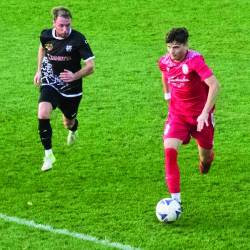 Juventin nogometaš Daniel Liut v akciji (BONAVENTURA)