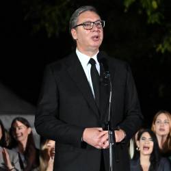 Vučić je svoj odstop sporočil v nedeljo ob 20. uri v nagovoru pred sedežem predsedstva