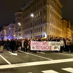 Protestniki in protestnice so protestirali proti vojni in patriarhatu