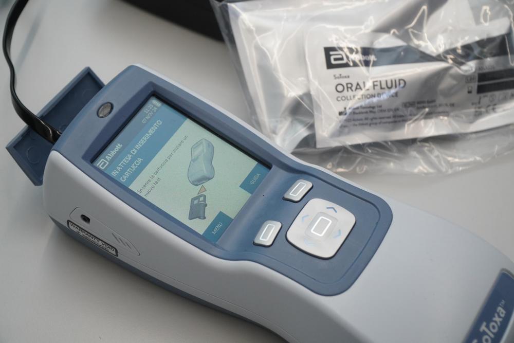 V ukradenem avtomobilu z drogo