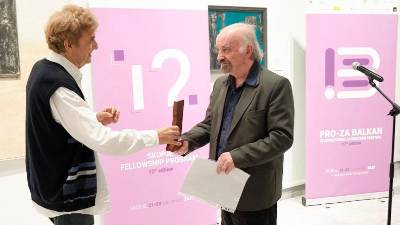 Evald Flisar je prejel nagrado prozart za razvoj literature na Balkanu (SLOVENSKA AMBASADA SKOPJE/FACEBOOK)