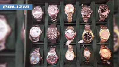 Trojica je na sejmu starin pri Parmi ukradla zbirko dragocenih ur znamke Rolex