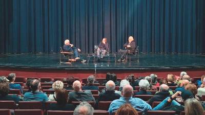 Andrea Bellavite, Mirt Komel in Ervin Hladnik Milharčič na odru Slovenskega narodnega gledališča (SNG NG)