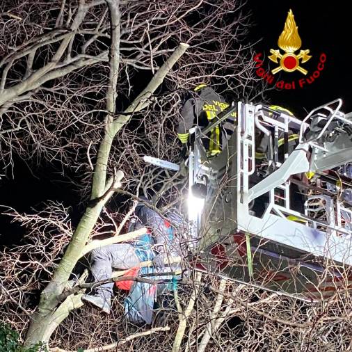 $!Reševanje jadralnega padalca (GASILCI)