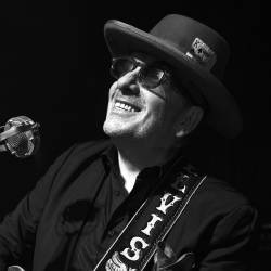 Angleški kantavtor Elvis Costello (NO BORDERS MUSIC FESTIVAL)