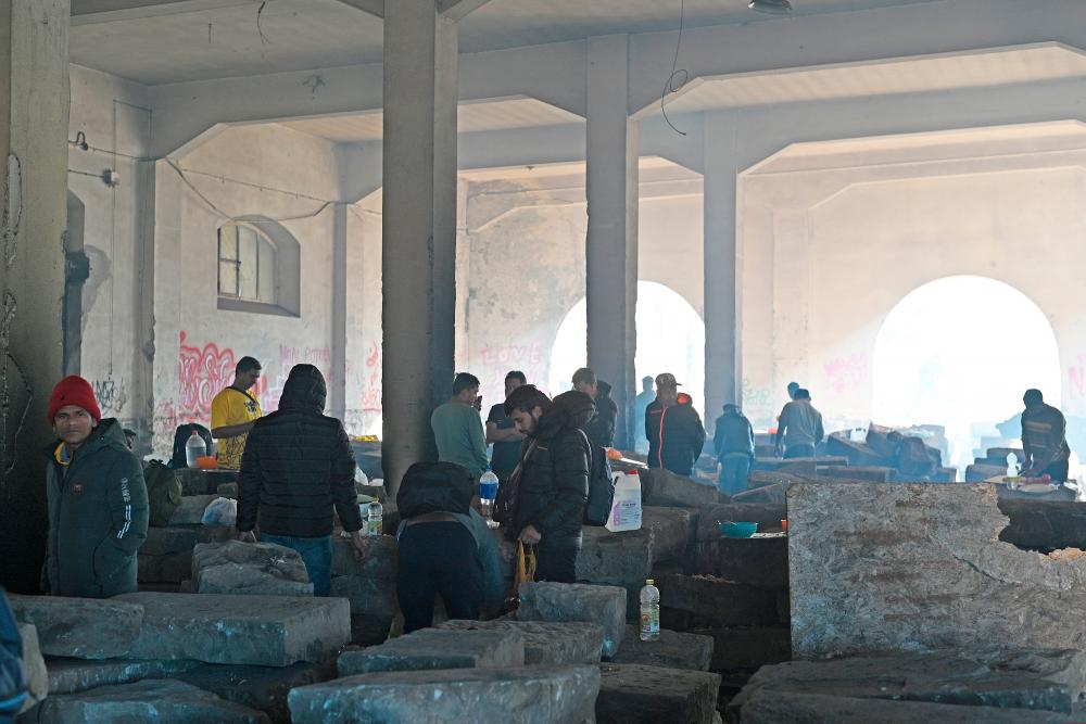 Brez telefona in potnega lista ne morejo zaprositi za politični azil