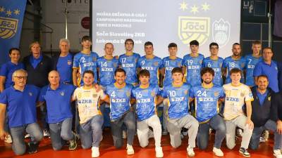 Odbojkarji Soče SloVolleyja s strokovnim štabom (TIBALDI)