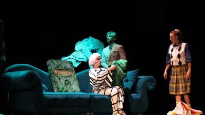 Prizor predstave Zločin v blatnem dolu (JADRAN RUSJAN)