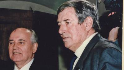 Dimitrij Volčič z zadnjim sovjetskim predsednikom Mihailom Gorbačovom (OSEBNI ARHIV)