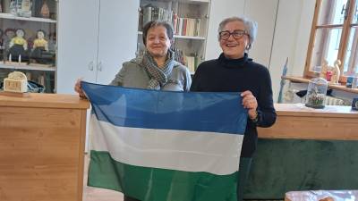 Ponosni Ladinki Mariarosa Lorenzi in Elsa Zardini (FOTO AWS)