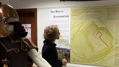 Razstava na treh večjih panojih predstavlja dogodke ob začetku druge histrske vojne