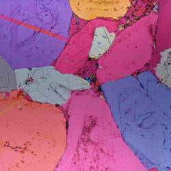 V kamnu se skrivajo umetnine