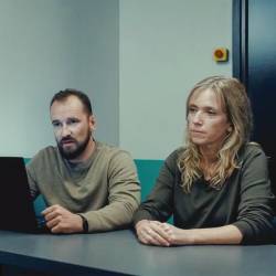 Ko policija preiskuje ... policijo