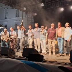 Skupina The Authentics je poslušalce nalezla s svojo energijo in živahnimi ska ritmi