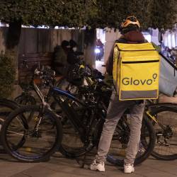 Dostavljavci na dom dostavljajo hrano, mnogi s kolesi (FOTODAMJ@N)