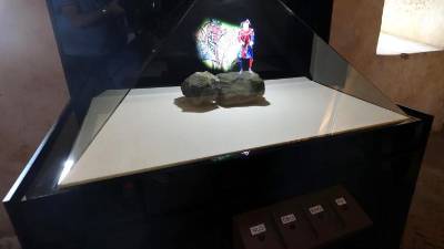 Multimedijska naprava nam omogoča, da prisluhnemo razlagi v štirih jezikih, med katerimi je tudi slovenščina (BUMBACA)