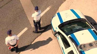 Moški je po Krasu divjal z motornim kolesom brez tehničnega pregleda in zavarovanja